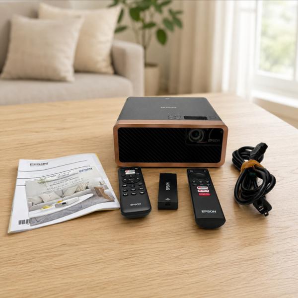 【使用時間43H・付属品充実の良品】EPSON EF-100BATV Android TV端末付 ホームプロジェクター 2000lm 最大150型 3LCD レーザー光源 スピーカー内蔵 壁・天井投写sub_image8