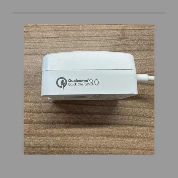 スマホ充電器 au純正 TYPE-C 共通ACアダプター01U 0601PQA スマホ充電器 au純正 TYPE-C 共通ACアダプター01U 0601PQA